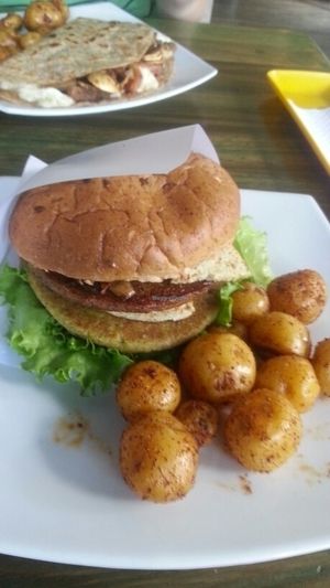 vegan burger with potatoes at Lenteja Express - Poblado in Medellin