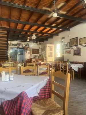 Inside  at Platanos Taverna in Athens