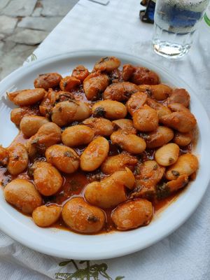 Gigantes at Platanos Taverna in Athens