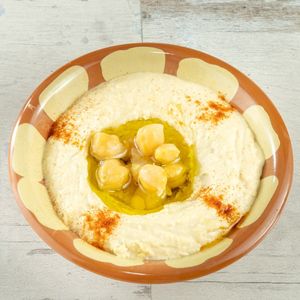 Hummus

Kichererbsenmus mit Sesampaste (Tahini) und Zitronensaft at Allresto Beirut in Bern