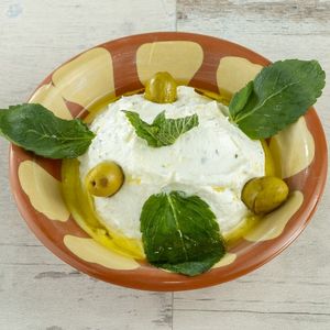 Labneh

Cremiger Yoghurt mit Koblauch, Minze und Olivenöl at Allresto Beirut in Bern