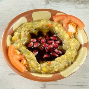 Baba Gannouge

Gebratene Aubergine mit Zwiebeln, Tomaten, Peperoni, Petersilie, Knoblauch und Zitronensaft at Allresto Beirut in Bern