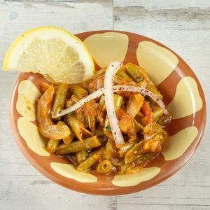 Loubieh Bel Zeit

In Olivenöl gekochte Bohnen, Tomaten und Zwiebeln at Allresto Beirut in Bern