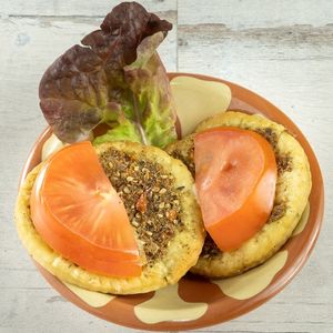 Makanik

Libanesische Wurst, gemischtes Hackfleisch, orientalische Gewürze, Zitronensaft und Granatapfelsirup at Allresto Beirut in Bern