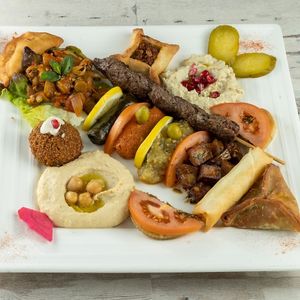 Mezze Teller

Mezze Teller at Allresto Beirut in Bern