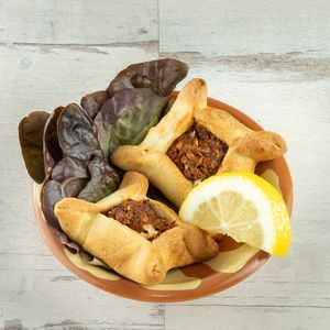 Safiha

Teigtaschen mit Rindhackfleisch, Zwiebeln und Tomaten at Allresto Beirut in Bern