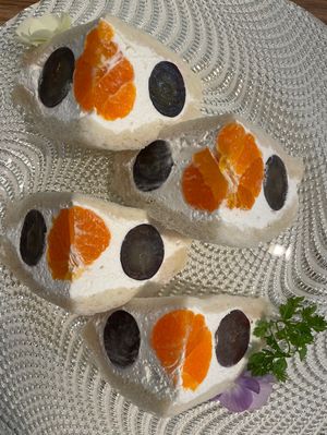 Cute!🐣💚 Vegan fruit sandwich.🍊  at MERCY Vegan Factory in Osaka