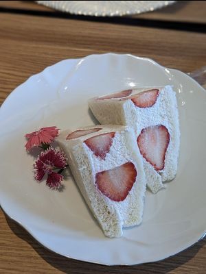 Such a good strawberry cream sandwich at MERCY Vegan Factory in Osaka