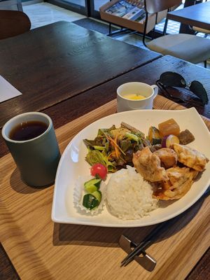 Fried gluten set at MERCY Vegan Factory in Osaka