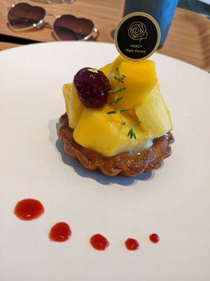 Mango and pineapple tartlet at MERCY Vegan Factory in Osaka
