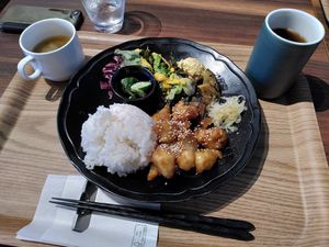 Sweet and sour cauliflower at MERCY Vegan Factory in Osaka