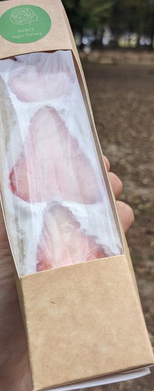 🍓🥪 Strawberry Sandwich (660¥) at MERCY Vegan Factory in Osaka