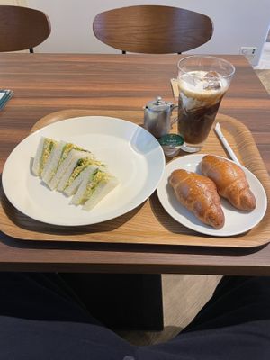 Egg salad sandwich + bread rolls = ❤️  at MERCY Vegan Factory in Osaka