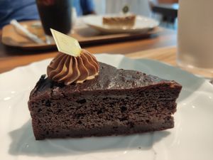Chocolate cake at MERCY Vegan Factory in Osaka