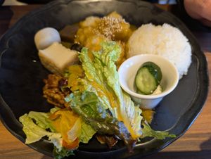 Deep-fried cauliflower with sweet and sour sauce set at MERCY Vegan Factory in Osaka