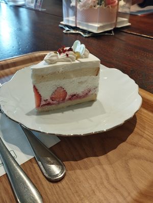 Strawberry sponge cake at MERCY Vegan Factory in Osaka