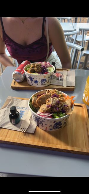 Bowl with fake chicken at POKAWA in Nice