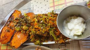 BONIATO ASADO con setas al ajillo, garbanzos y brócoli rostizada y flores de alcaparras    at MMVF in Alcorcon