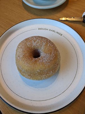 Donut de canela at Dough Darlings in Seminyak