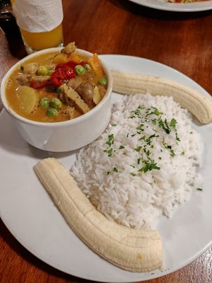Korma curry at Casa Hood in Banos