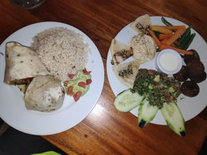 Burrito y falafel! Riquíssimo at Casa Hood in Banos