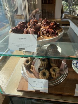 Cakes  at Dripper Baker in Daegu