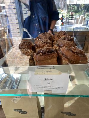 Cinnamon roll  at Dripper Baker in Daegu