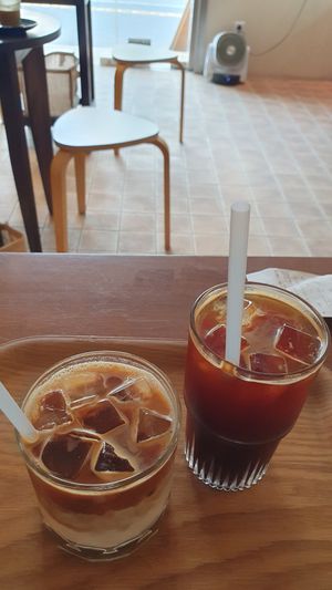 Oat latte and Americano at Dripper Baker in Daegu