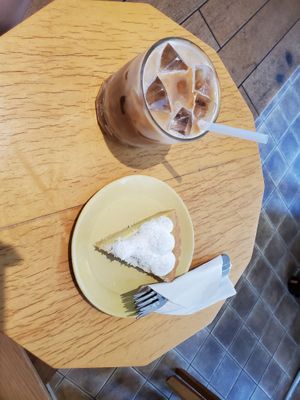Iced Vanilla Latte w/ Oatly
Lemon Coconut Tart at Dripper Baker in Daegu