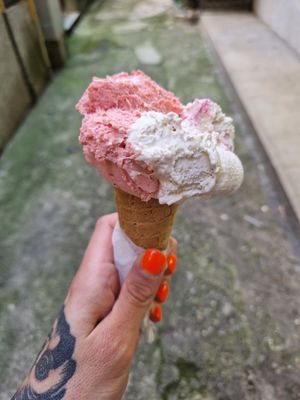  at Riva Est Gelato in Stresa