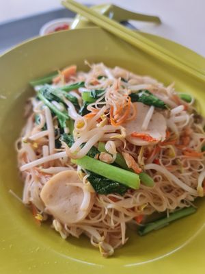 Fried Mee Hoon ~ 9/12/22 at Fu Da De Vegetarian 福大德 in North Singapore