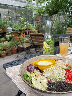 Dragon bowl at Earth Cafe - Maybe closed in Enschede