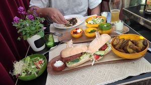 Perfect burger with gluten-free bread at Earth Cafe - Maybe closed in Enschede