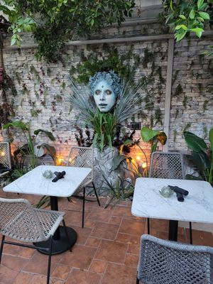 Patio scene at Avant Garden Bistro in Los Angeles