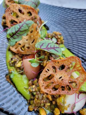 Roasted Carrot
-
Pistachio Chermula, Spring Onion Soubise, Blood Sorrel. at Avant Garden Bistro in Los Angeles