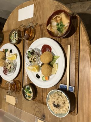 the set   at Nezu no ya in Tokyo