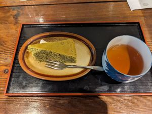 Tarta de té matcha at Nezu no ya in Tokyo