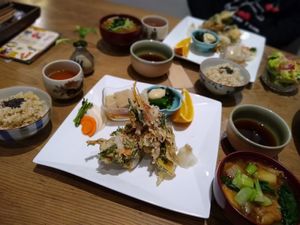 Set of the day at Nezu no ya in Tokyo