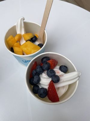 Vegan yogurt with toppings   at Yogolicious in Annecy