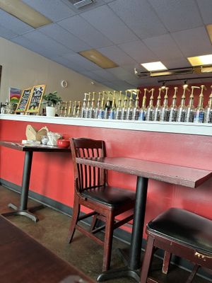 This is a nice small place with a very cute set up. Today they were short staffed so ordering was placed online    at Little Grandma's Kitchen in Kirkland