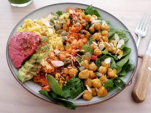 Bowl del dia at True Roots in Barcelona