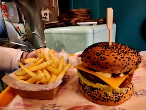 Fresh made to order vegan foods at The Sunny Burger Co. in Amsterdam