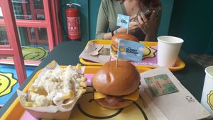 I've been vegan for 7 years. This burger is on my top 5 best vegan burgers that I've ever tried. They were amazing. Staff was also 10/10 lovely people. I'm sure that if I'll go aga at The Sunny Burger Co. in Amsterdam