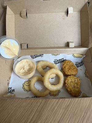 Onion rings and nuggets and sriracha mayo  at The Sunny Burger Co. in Amsterdam