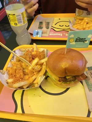 Smokey BBQ not Bacon Burger & Chick‘n Cheesy Bacon Fried  at The Sunny Burger Co. in Amsterdam