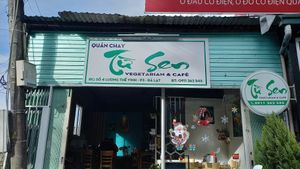 Front at Tu Sen in Da Lat