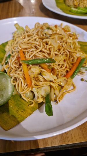 Noodles with vegetables at Firda Warung in 