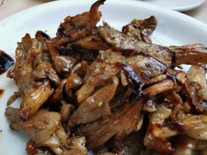 Baked mushrooms at Mpakalógatos in Naxos