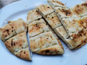 Pita bread with herbs at Mpakalógatos in Naxos