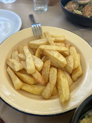 Fries  at Mpakalógatos in Naxos